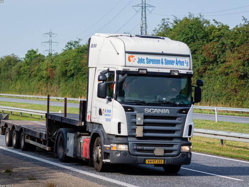 Sharing the Road With Trucks and Motorcycles